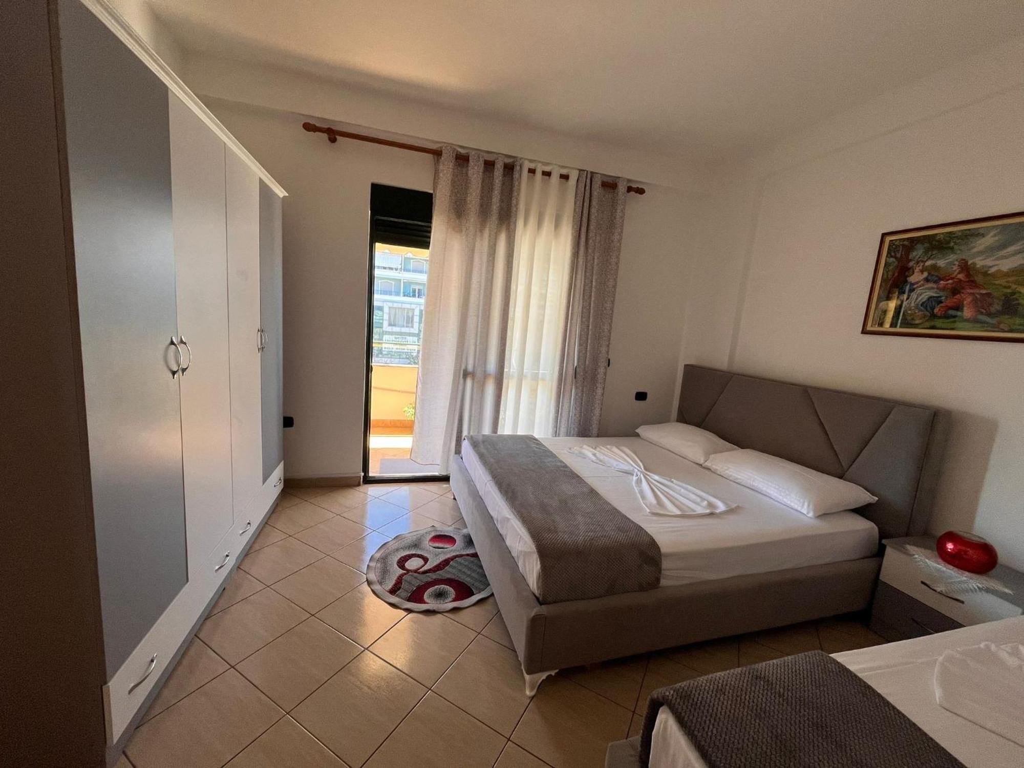 Rikardo Apartament Lägenhet Vlorë Exteriör bild