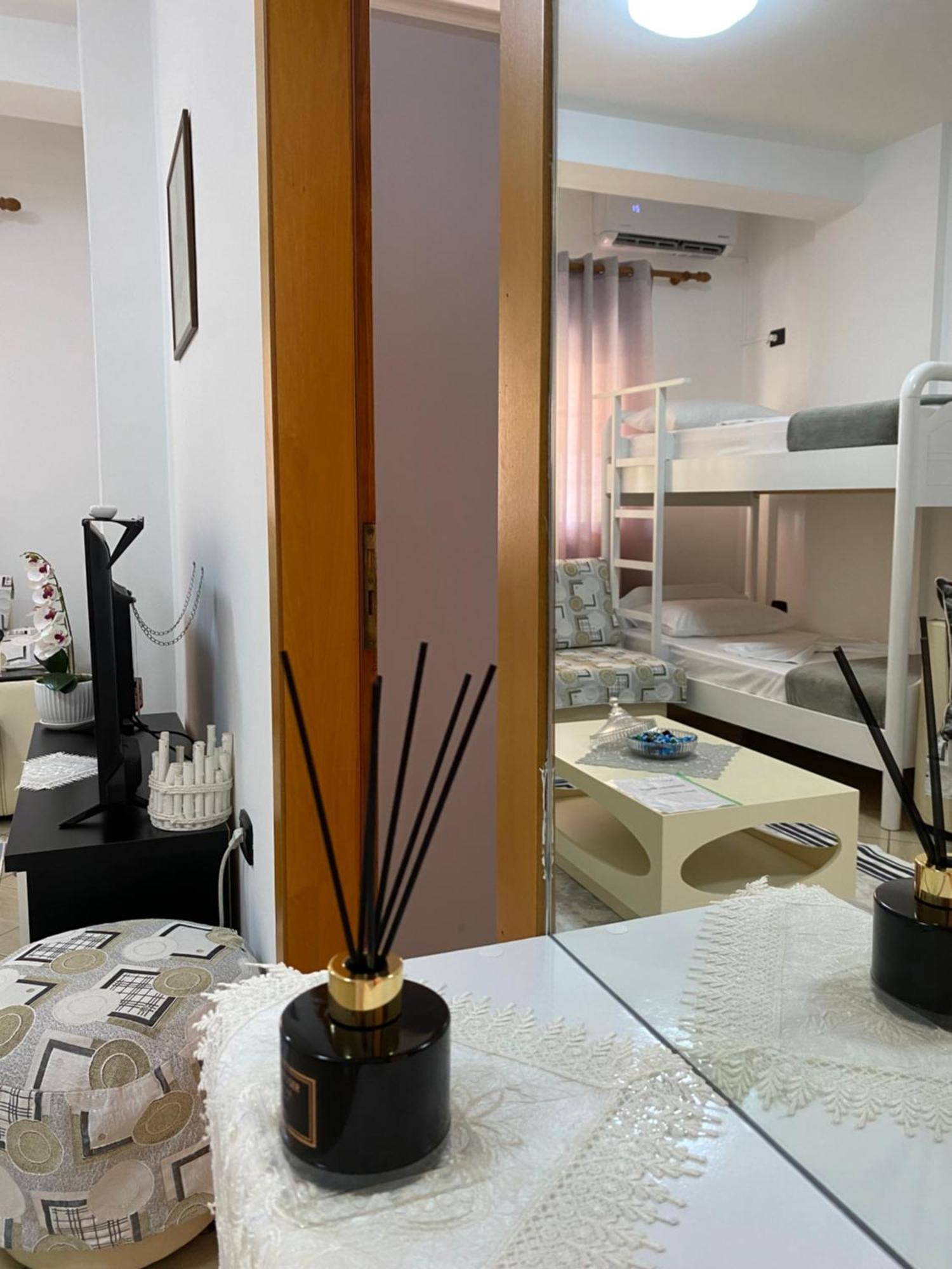 Rikardo Apartament Lägenhet Vlorë Exteriör bild