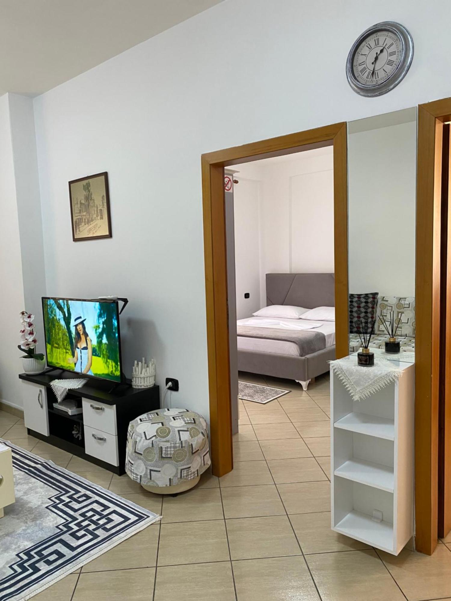 Rikardo Apartament Lägenhet Vlorë Exteriör bild