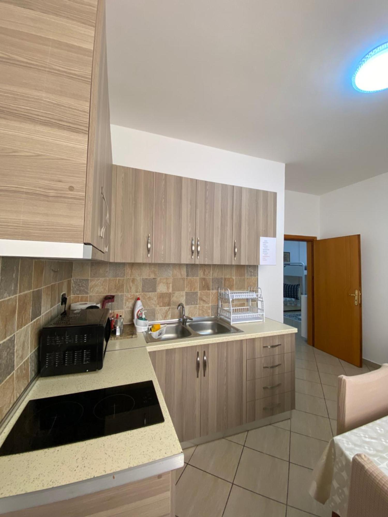 Rikardo Apartament Lägenhet Vlorë Exteriör bild