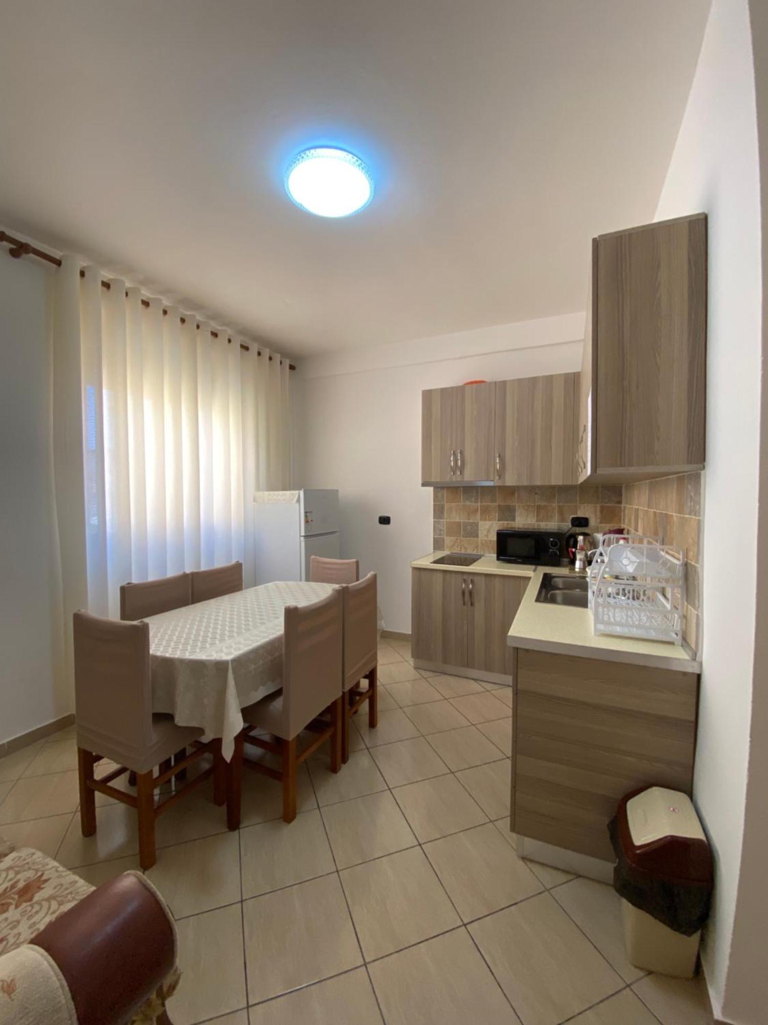 Rikardo Apartament Lägenhet Vlorë Exteriör bild