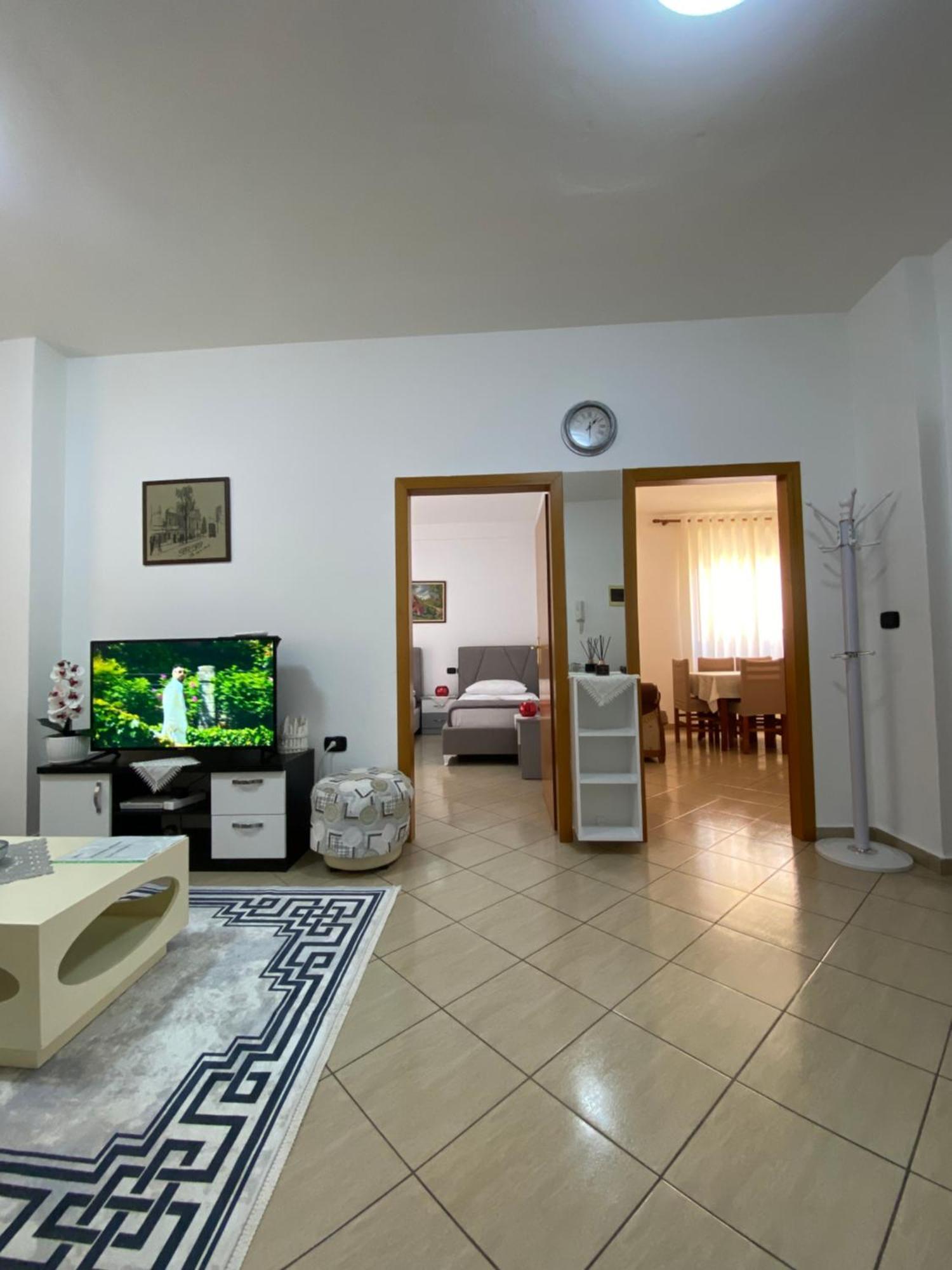 Rikardo Apartament Lägenhet Vlorë Exteriör bild