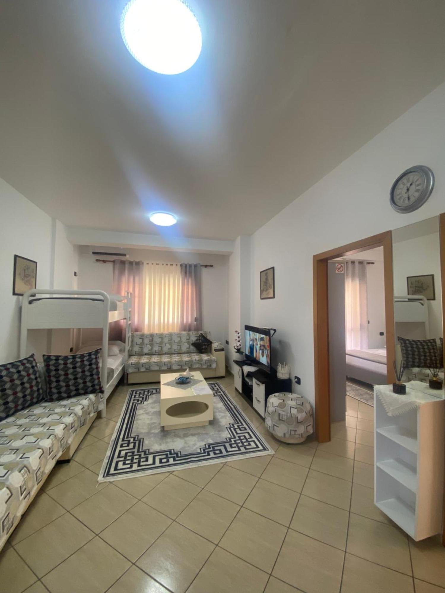 Rikardo Apartament Lägenhet Vlorë Exteriör bild