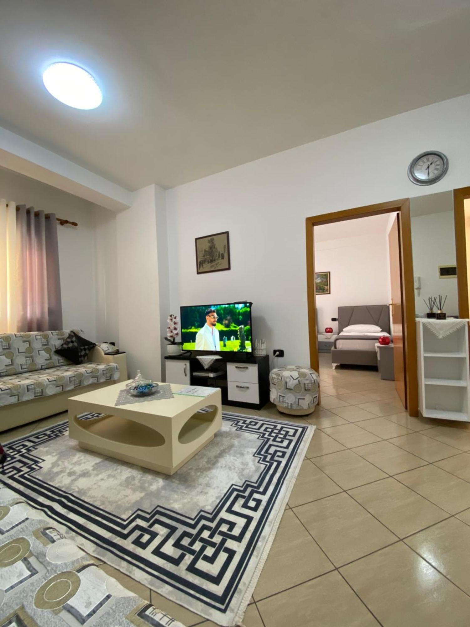 Rikardo Apartament Lägenhet Vlorë Exteriör bild